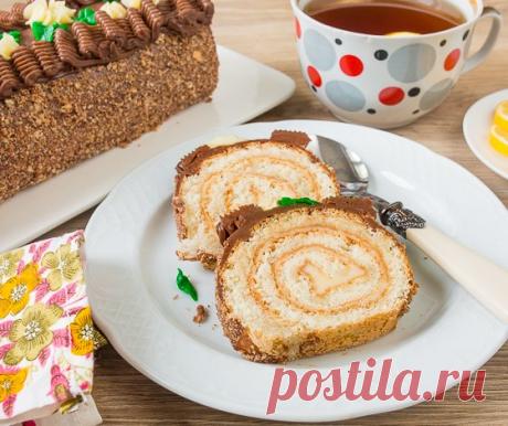 Торт “Сказка” по ГОСТу на Вкусном Блоге Из всех советских тортов самый любимый для меня, как ни странно, “Сказка”. Причем из наших белорусских производителей лучше всех, как по мне, до сих пор делает его Минский хлебозавод №2 – тот, который выпускает продукцию под маркой “Знатны пачастунак”. Я могу зайти в фирменный магазин, купить “Сказку” половинного веса… бесстыдно…