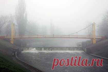 Стало известно о летящем в сторону российского города беспилотнике. В Орловской области очевидцы заявили о беспилотном летательном аппарате, летящем в сторону Орла. Об этом сообщает Telegram-канал Baza. До этого появилась информация, что дрон-камикадзе влетел в резервуар на территории нефтебазы в Орле. После атаки на предприятие в российском городе возгорания не последовало.