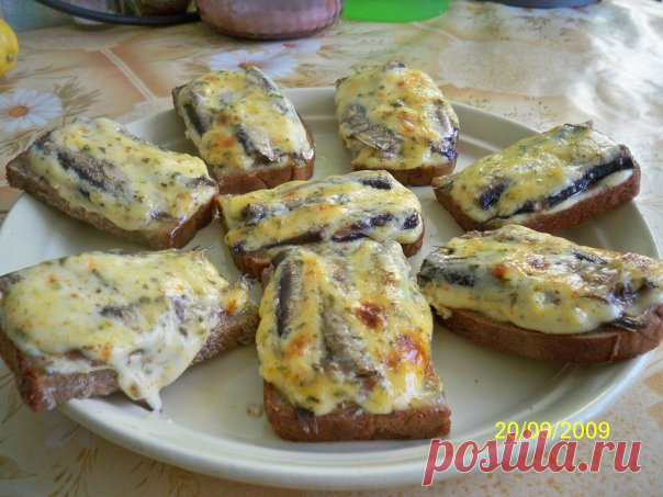 Горячие бутерброды со шпротами