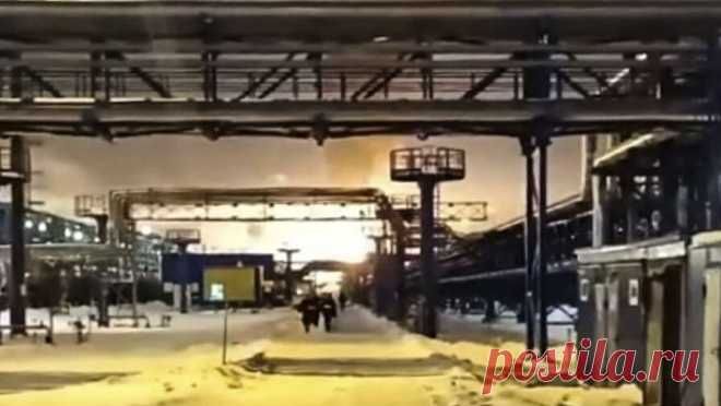 В "Новатэке" назвали возможную причину пожара на терминале в Ленобласти. В компании "Новатэк" заявили, что, по предварительной информации, пожар на терминале в Усть-Луге Ленинградской области произошел из-за "внешнего воздействия". Об этом пишет ТАСС со ссылкой на сообщение компании. По ...