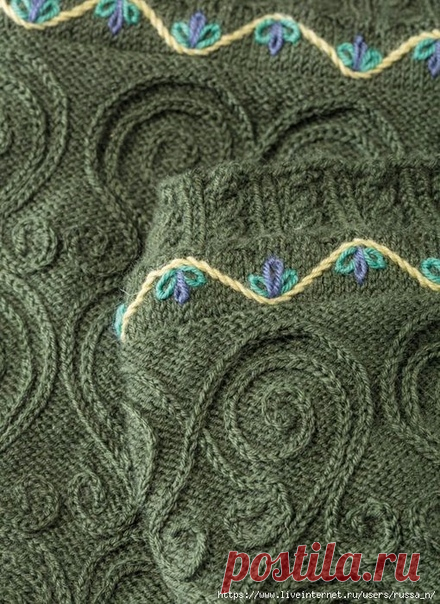 Вышивка крючком по вязаному полотну
Видео от @yarn_studio_chelyabinsk

Ловкость рук и никакой магии 
⠀ 
Рабочую нить под полотном держу как при вязании - на указательном пальце 
Важно следить за нятжением, чтобы вышитая строчка не стянула полотно 
Можно наметить рисунок вышив его иглой крупными стежками бросовой нитью