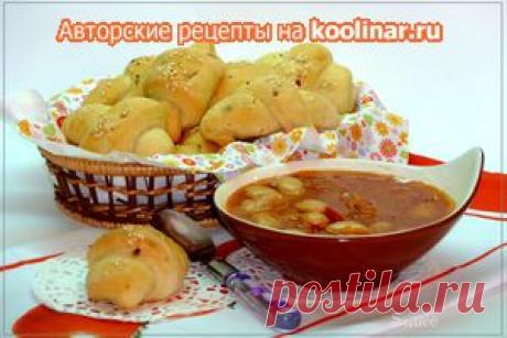 Томатный суп с гигантской фасолью и постными картофельными рогаликами + булочки с зеленым луком. Рецепт c фото, мы подскажем, как приготовить!