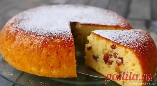 Вкусный и нежный пирог на сметане быстрого приготовления