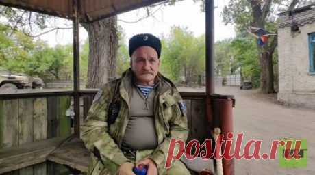 «Моя страна — СССР, честно сказать»: как казак Бульдозер продолжает сражаться в зоне СВО без руки и ноги. Сергей Антонюк, старшина казачьего батальона «Оскол», носит позывной Бульдозер. По словам его сослуживцев — за упорный характер, за то, что привык ломиться вперёд, не обращая внимания на препятствия. Под Изюмом он потерял руку и ногу, но вернулся в строй. За этот бой он был награждён орденом Мужества. Читать далее