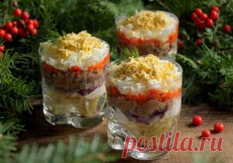 Салат Нежность с печенью трески Нежный и вкусный салат Нежность с печенью трески. Салатик можно подать в отдельной прозрачной посуде, укладывая салат слоями.