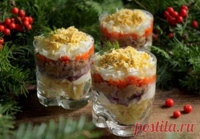 Салат Нежность с печенью трески Нежный и вкусный салат Нежность с печенью трески. Салатик можно подать в отдельной прозрачной посуде, укладывая салат слоями.