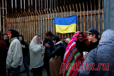 Власти США уличили в расовой предвзятости из-за гостеприимства к украинцам. Беженцы из африканских стран уличили власти США в расовой предвзятости из-за гостеприимного приема десятков тысяч украинцев, спасающихся от боевых действий. Так, в то время, как американская сторона готова принимать все больше выходцев из Украины, Вашингтон продолжает депортировать из страны африканских стран.