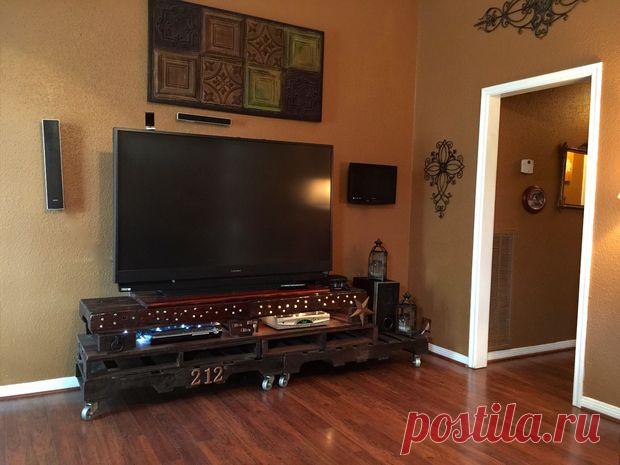 Столик под телевизор из поддонов