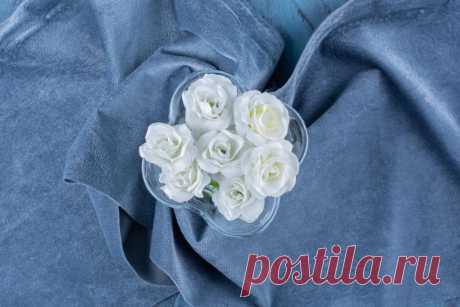 Цветы из ткани. Готовые и на заказ.
Цветы из ткани — это уникальное рукоделие, позволяющее создавать красивые и оригинальные украшения, аксессуары и предметы интерьера. Они могут быть выполнены в различных техниках и из разных материалов, что делает каждое изделие уникальным.
Изображение от azerbaijan_stockers на Freepik