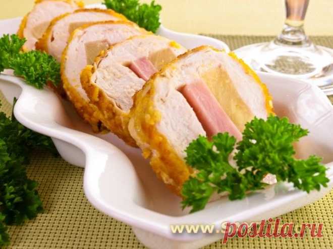 Куриное филе, фаршированное сыром, ветчиной и ананасами