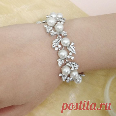 Victorian Style White/Ivory Pearl Wedding Bracelet от Annamall