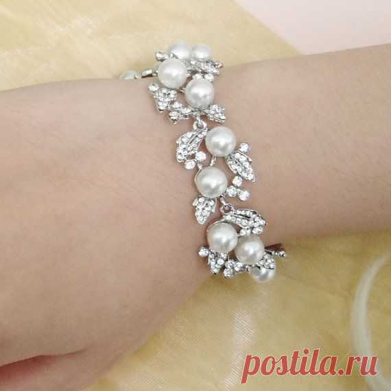 Victorian Style White/Ivory Pearl Wedding Bracelet от Annamall