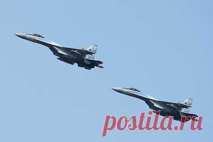 Минобороны показало кадры ночных полетов Су-35 в ходе спецоперации на Украине. Минобороны России впервые опубликовало кадры выполнения ночных полетов истребителей Су-35 в ходе специальной операции на Украине. Уточняется, что летчики-истребители Воздушно-космических сил России провели обнаружение и перехват воздушных целей, уничтожили средства противовоздушной обороны вооруженных сил Украины.