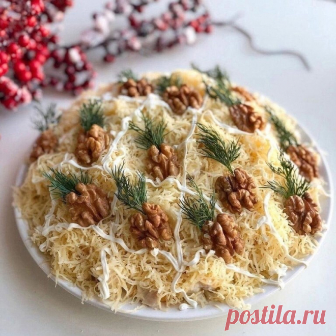 ТОП-9 САЛАТОВ НА НОВОГОДНИЙ СТОЛ  Обязательно берите себе на заметку вкусные салатики 
 1. Салат «АНАНАС» 
• куриная грудка 300 гр вареной
• ананас консервированный 200 гр (можно свежий)
• кукуруза 100 гр
• творожный сыр 100гр (у меня вкусвилл, идеально подошло) или майонез (на глаз смотрите как любите) как в классическом рецепте
• сыр 100гр (натереть на мелкой терке)
• грецкий орех и укроп для украшения сверху
Грудку вареную охлаждаем, режем кубиками. Ананас режем ...