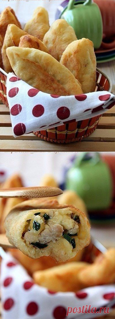 Пирожки из творожного теста с курицей и сыром