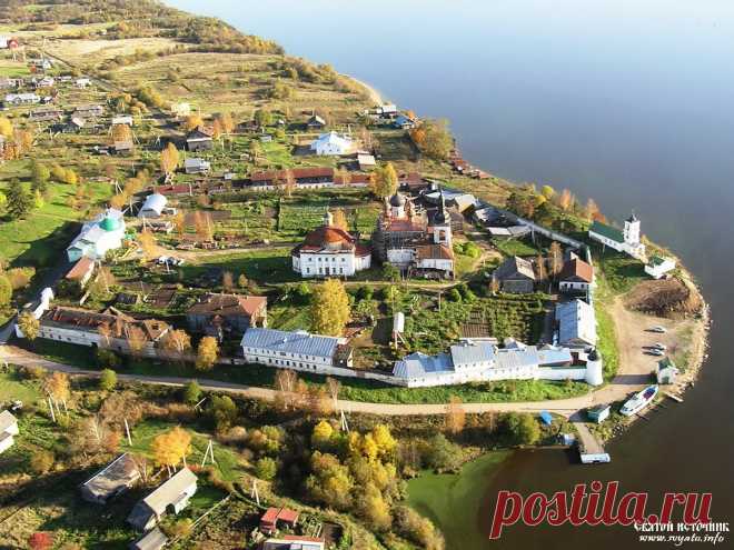 Призраки замученных монахинь в Горицком монастыре 
 
Женский Горицкий Воскресенский монастырь расположен на берегу реки Шексны (Вологодская область), у подножия поросшего елями холма, называемого горой Маурой. Его невысокие белые стены с округлыми уг…