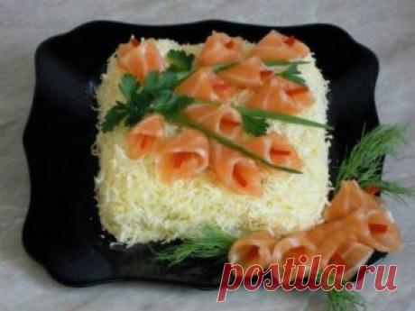 Салат с рыбой и крабовыми палочками - необычное блюдо на столе