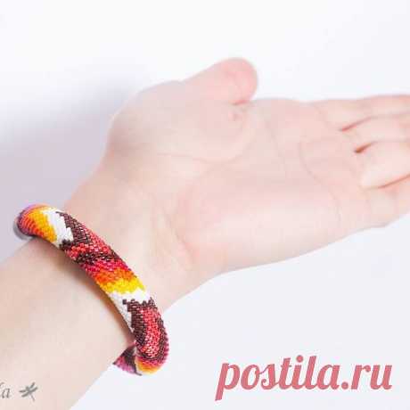 Bracelet "African sunset" made with very high quality japanese seed beads Miyuki Delica.
/
Bracelet "Coucher de soleil africain" en perles de rocaille japonaises de très haute qualité Miyuki Delicas. 
#crochetbeads #seedbeads #seedbeadjewelry #crochet #häkeln #miyuki #delica #miyukidelica #handwork #handmade #handmadejewelry #handmadeshop #etsy #fashion #artisan #sunset #crochetrope #perlesderocaille #shurik_viola #beadcrochet #beadcrochetrope #perlesandco #beadwork #bijou...