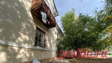 В Астраханской области под женщиной обвалился балкон. В Астраханской области местная жительница пострадала после падения с обрушившегося под ней балкона. Следователи начали проверку по факту случившегося, сообщили в пресс-службе Следственного управления СК РФ по области. Инцидент произошел ...