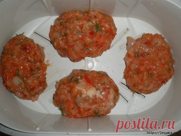 Куриные паровые котлеки под соусом от Ю.Высоцкой.