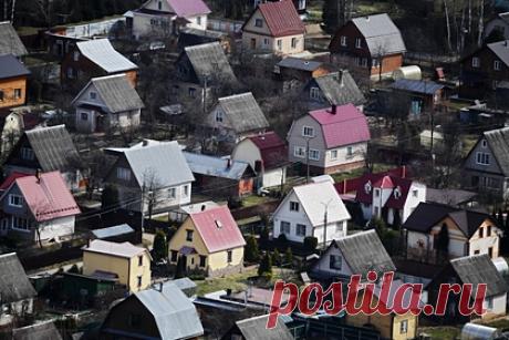 Россияне «развернулись» в сторону частных домов. По итогам 2021 года среди жителей России произошел разворот в сторону индивидуального жилищного строительства (ИЖС). Об этом в разговоре с «Известиями» рассказала президент фонда «Институт экономики города» Надежда Косарева. По словам эксперта, в 2021 году в стране стали возводить больше частных домов.