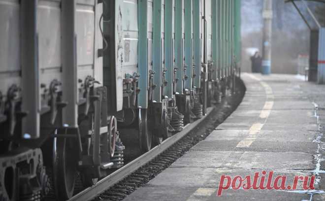 В Киеве грузовой поезд сошел с рельсов. Грузовой поезд сошел с рельсов в Киеве, сообщило украинское издание «Страна.ua» в телеграм-канале.