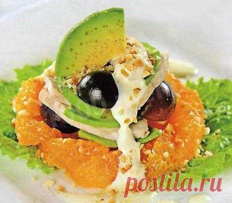Салат из авокадо и курицы