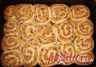 Вкусные розочки из колбасы и сыра 
 Пикантные розочки – вкусная выпечка с пикантной начинкой из колбасы и сыра. Вкусна как горячем, так и в холодном виде. Идеально сочетается с салатом из овощей. Ингредиенты:...