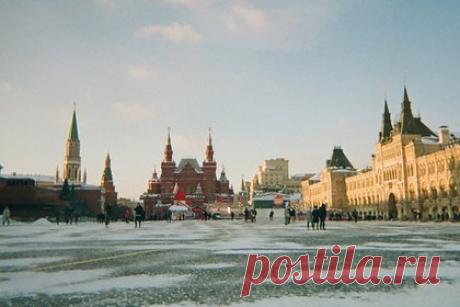 Москвичам рассказали о наступлении первоянварской погоды. Температура в Москве сейчас соответствует погоде 1 января. Об этом в беседе с «Лентой.ру» сообщил научный руководитель Гидрометцентра Роман Вильфанд. Он рассказал жителям столичного региона, что первые морозы будут стоять как минимум до четверга, а к концу недели температура приблизится к нулевой отметке.