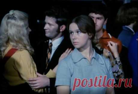 «Афоня»: портрет типичной созависимой Кати
Это #кино подсвечивает много социальных проблемы и проблем в отношениях #мужчины и #женщины Несмотря на то, что в фильме #афоня есть немало веселых моментов, смотреть его как-то нерадостно. Центральная линия нестабильного персонажа Афанасия, представителя неустойчивого психотипа, переплетается с линией типично созависимой Кати. На ней подробно и остановимся. Понятно, что Катя – это крайний, даже местами […]
Читай дальше на сайте. Жми подробнее ➡