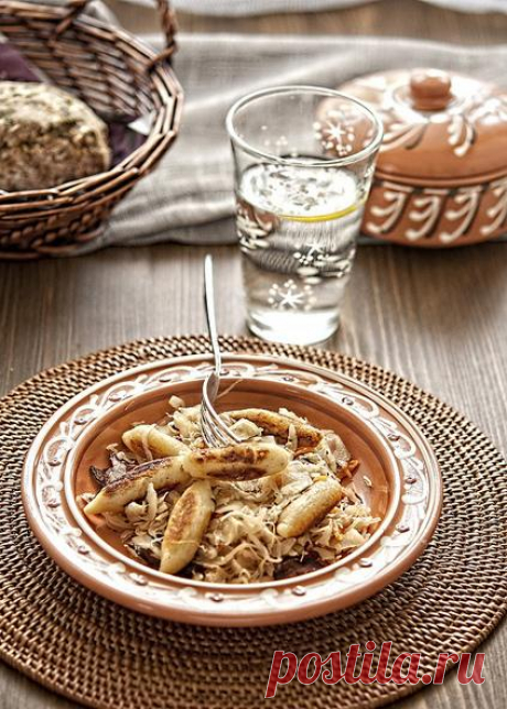 Шупфнудельн с квашеной капустой (Schupfnudeln mit Sauerkraut).