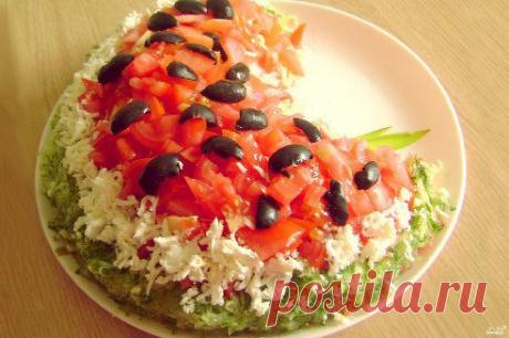 Салат &quot;Арбузная долька&quot; 
https://povar.ru/recipes/salat_arbuznaya_dolka-9699.html

Салат &quot;Арбузная долька&quot; - кулинарный рецепт на Повар.ру
Салат &quot;Арбузная долька&quot; - свежая, не наскучившая идея красиво оформленного праздничного салата. Получается красиво, оригинально и вкусно. Простой рецепт салата &quot;Арбузная долька&quot; - вашему вниманию.