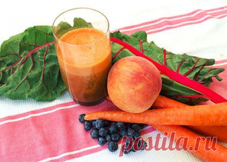 Sweet Blueberry Blast | Reboot With Joe
Ингредиенты: 1 персик, 1 чашка (150 г) черника, 5 морковь,
2 мангольд (silverbeet) листьев и стеблей, 1  (2,5 см) кусок имбиря