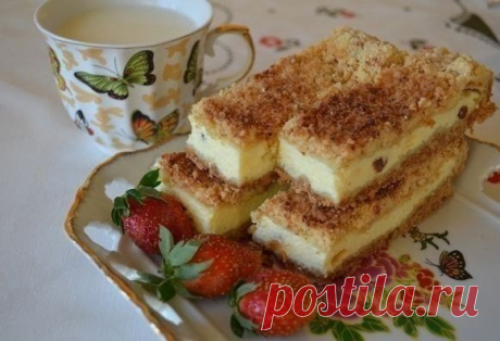 ПЕСОЧНЫЙ ПИРОГ С ТВОРОГОМ 

Очень вкусно! Отличный десерт 

Тесто

3 стакана муки
250 г маргарина или сливочного масла
1 ч.л. соды
1 (неполный) стакан сахара

Начинка из творога

0,5 кг творога
3 яйца
1 (неполный) стакан сахара
100 г изюма
1 ч.л. ванильного сиропа

Время приготовления 1,5 часа

Приготовление

Перед приготовлением теста лучше охладить все продукты. Высыпаем на большую разделочную доску просеянную муку.

Добавляем к муке масло, разрезанное на кусочки.

В нек...