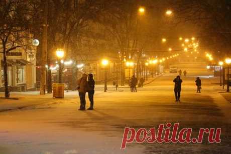 В Херсонской области рассказали о страхе жителей Одессы и Николаева. Украинские военные устраивают облавы в Одессе и Николаеве, из-за чего горожане живут в постоянном страхе. Об этом рассказал депутат Херсонской областной думы Юрий Барбашов. По его словам, представители украинских военкоматов патрулируют улицы и остановки, похищают людей и отправляют их на передовую.