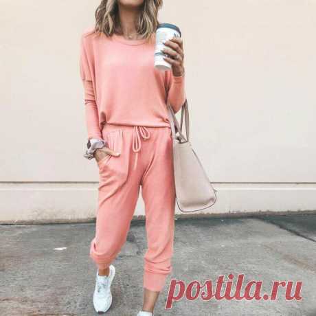 Модный хит 2021 – спортивные костюмы на любой сезон. Как их носить в 50+, и выглядеть стильно, а не слишком просто
Современные женские спортивные костюмы не обладают столь узкой направленностью, как прежде, они уже не настолько спортивны. Они стали универсальной повседневной одеждой, такой костюм можно надеть на прогулку и шопинг, на встречу с друзьями и в дорогу. Сочетание разных модных...
Читай дальше на сайте. Жми подробнее ➡