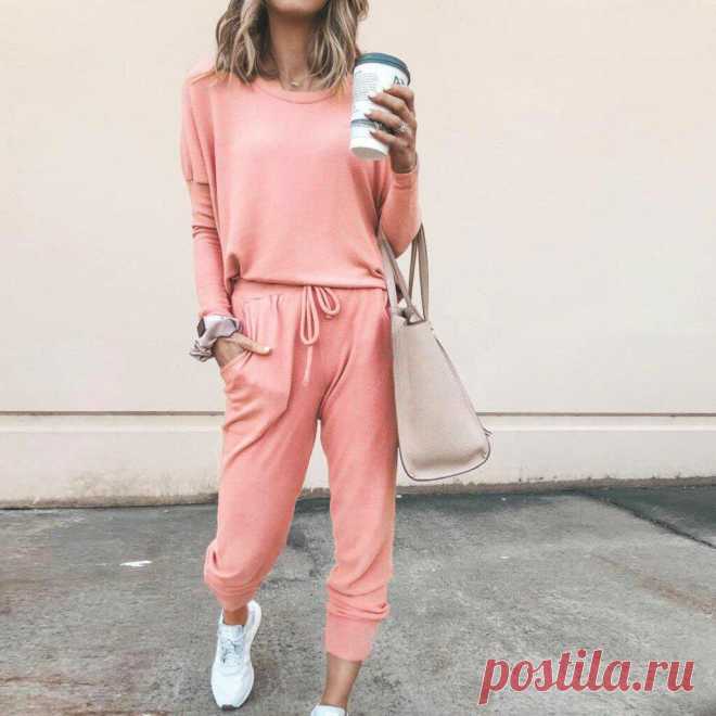 Модный хит 2021 – спортивные костюмы на любой сезон. Как их носить в 50+, и выглядеть стильно, а не слишком просто
Современные женские спортивные костюмы не обладают столь узкой направленностью, как прежде, они уже не настолько спортивны. Они стали универсальной повседневной одеждой, такой костюм можно надеть на прогулку и шопинг, на встречу с друзьями и в дорогу. Сочетание разных модных...
Читай дальше на сайте. Жми подробнее ➡