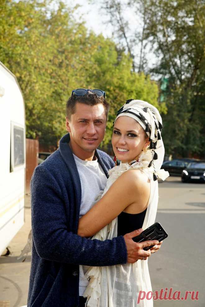 Павел Прилучный поддержал супругу на съемках сериала - Кино Mail.Ru