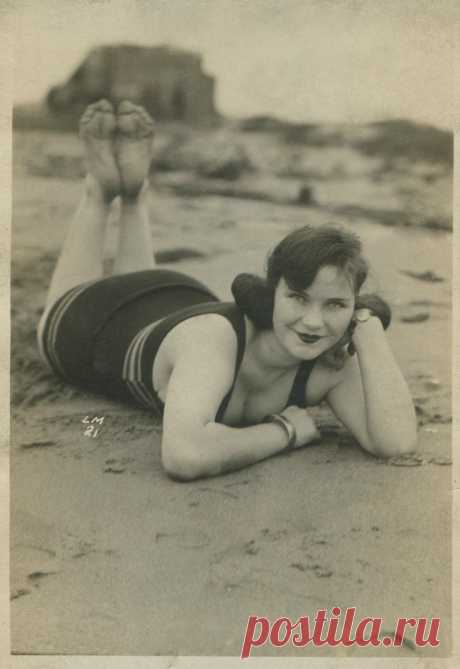Nana on the beach. | Cool Vintage