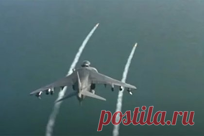 В сети кадры из фильма со Шварценеггером выдали за видео атаки на Крымский мост. Пользователь Twitter под ником Till Klee 17 июля опубликовал пост с видео, на котором два истребителя наносят ракетный удар по мосту. Новые кадры. #KerchBridge #CrimeanBridge, — написал автор. На самом деле кадры, которые выложил пользователь, — фрагмент фильма «Правдивая ложь».