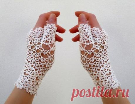 More lace fingerless gloves here: https://www.etsy.com/shop/lasunka/?section_id=30030024 Welcome to my store to buy these Lace fingerless gloves for wedding and not only! Very elegant short fishnet…