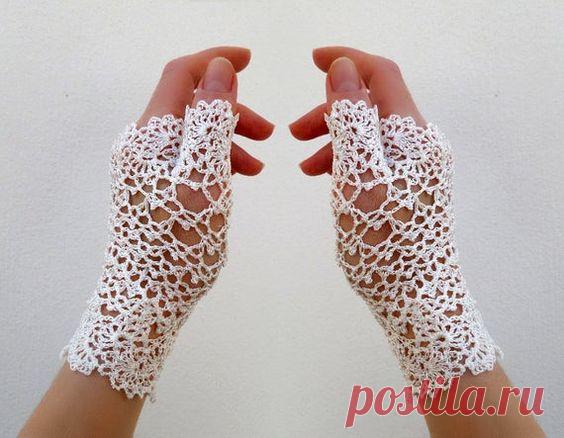 More lace fingerless gloves here: https://www.etsy.com/shop/lasunka/?section_id=30030024 Welcome to my store to buy these Lace fingerless gloves for wedding and not only! Very elegant short fishnet…