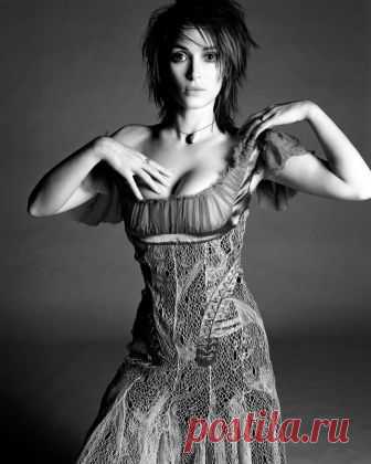 Вайнона Райдер (Winona Ryder) в фотосессии Майкла Томпсона (Michael Thompson) для журнала W.