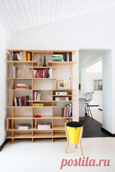 Flexible shelving solution by Pedersen+Lennard. Birch plywood and textured black mild steel fixings were used to expose how the shelf is fastened. …