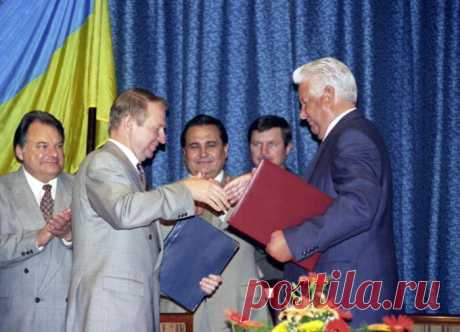 Борис Ельцин и Леонид Кучма делят Черноморский флот, 9 июня 1995 года, Сочи - На руинах Страны Советов - медиаплатформа МирТесен