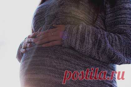 Женщина узнала о своей беременности и через день родила. 25-летняя Молли Гилберт из Великобритании узнала, что ждет ребенка, на 39-й неделе беременности и через сутки родила. Женщина узнала о том, что станет матерью, когда обратилась в больницу из-за странного самочувствия и прошла медицинское обследование. Спустя сутки у нее отошли воды.