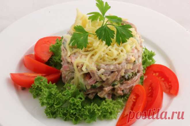 Салат с языком и шампиньонами / Простые рецепты