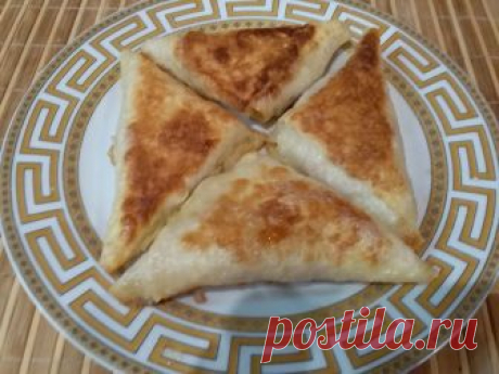 Горячие БУТЕРБРОДЫ В ЛАВАШЕ - вкуснятина на скорую руку - Кулинарный блог Однообразная еда быстро надоедает. Но не всегда найдется время, чтобы приготовить вкусный обед или ужин. Работа отнимает большую часть времени, поэтому приходится искать такие рецепты блюд, которые можно...