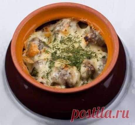 Пельмени и грибы под сырной корочкой в горшочке | Домашняя кулинария