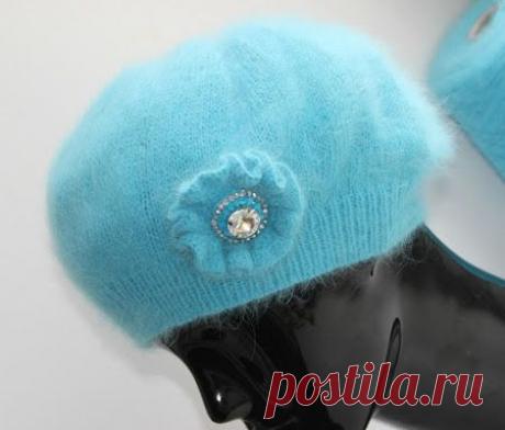 У меня береточный период 1. Пряжа Extrakid (70% суперкидмохер, 30% шелк) с добавлением 2 нитей Камелота (1500 м/100г), спицы 4 мм, связана шапочка по описанию Mist by Kim Hargreaves, но обычной патентной резинкой 2. Берет из ангоры Regina Linea Piu (80%ангора, 20%полиамид, 500м/100г, спицы 3 мм), потрясающего лазурного цвета 3. Берет цвета "розовый беж" тоже из ангоры (90%ангора,...